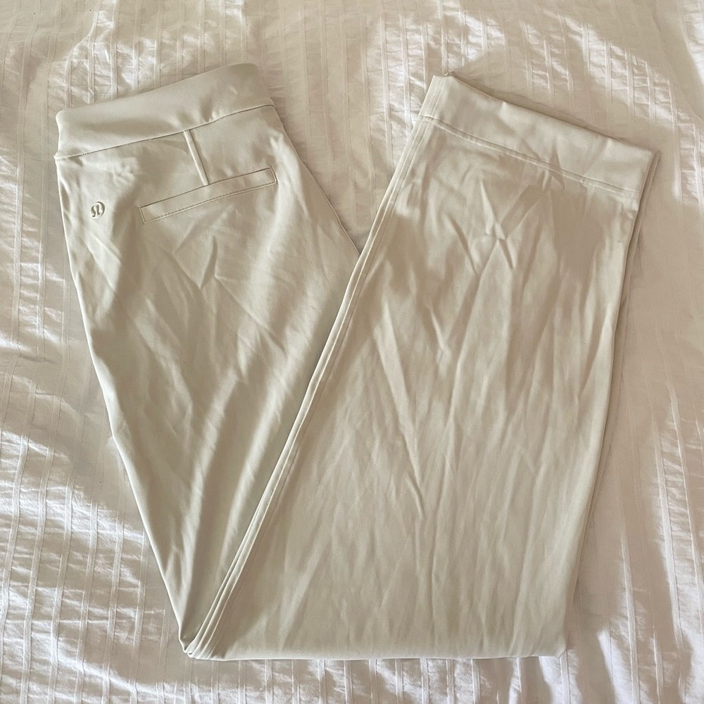 Lululemon Straight-Leg Mid-Rise Pant Luxtreme
- Size: M
- Color: Bone